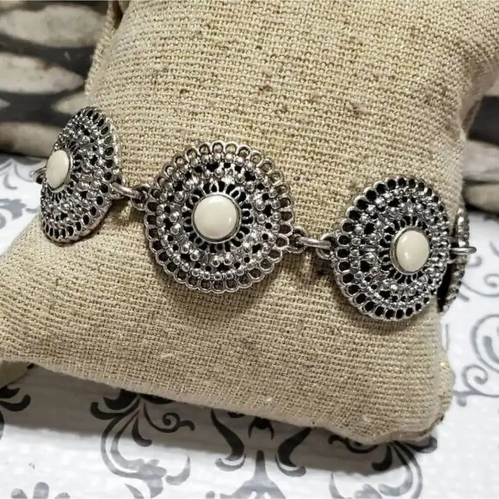 Lucky Brand Silver Tone Cream Cabochon Medallion‎ Link Bracelet NWT